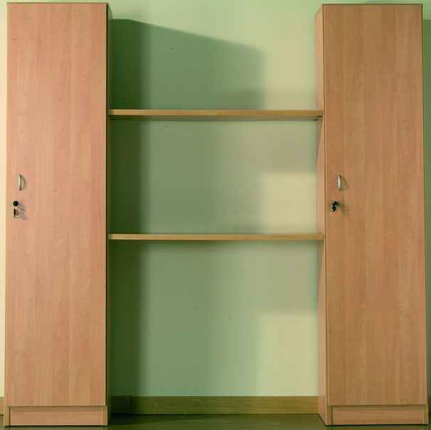 armarios y estante puente